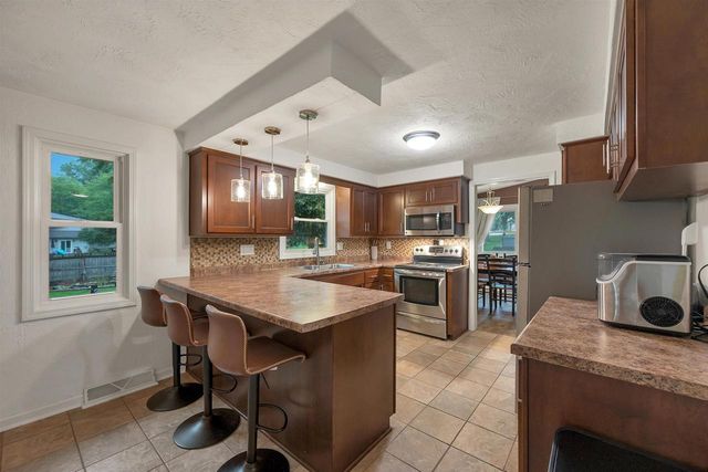 158 WINCHESTER WAY, Green Bay, WI 54302