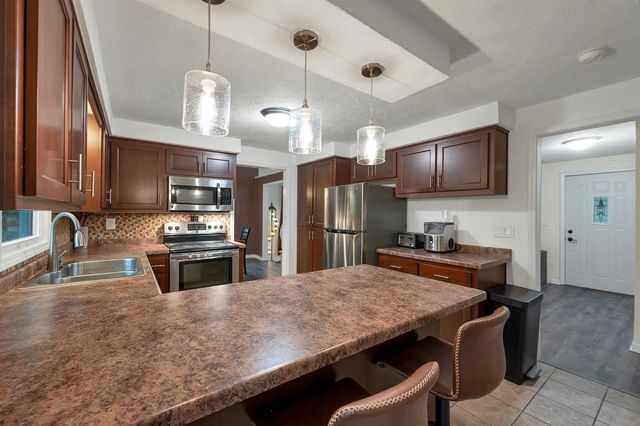 158 WINCHESTER WAY, Green Bay, WI 54302