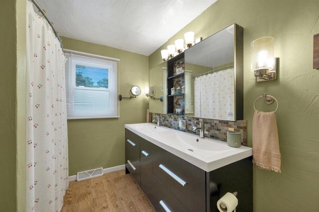 158 WINCHESTER WAY, Green Bay, WI 54302