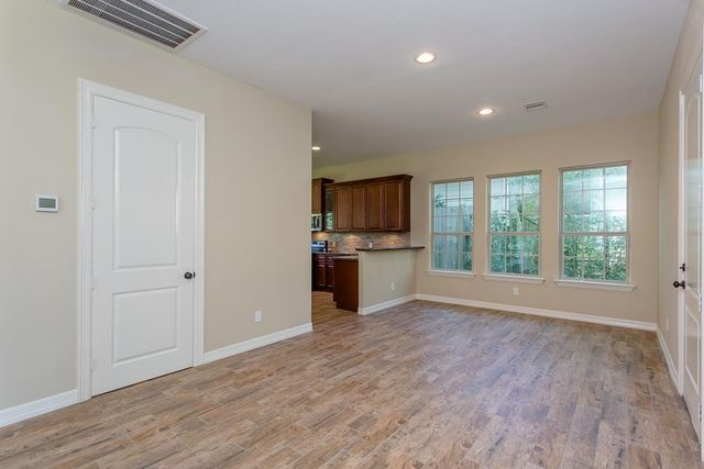 8403 Oak Knot Ct, Spring, TX 77389