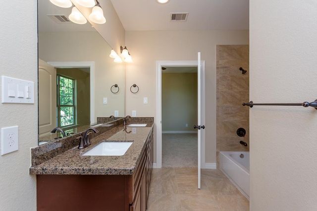 8403 Oak Knot Ct, Spring, TX 77389