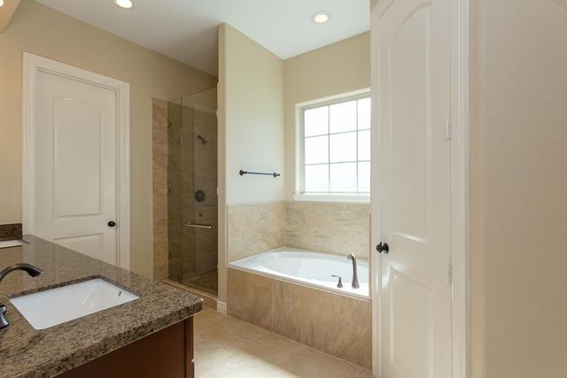 8403 Oak Knot Ct, Spring, TX 77389