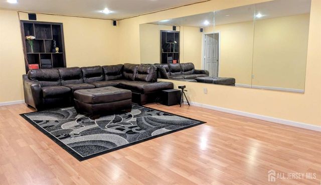 10 Okeson Street, Plainsboro, NJ 08536