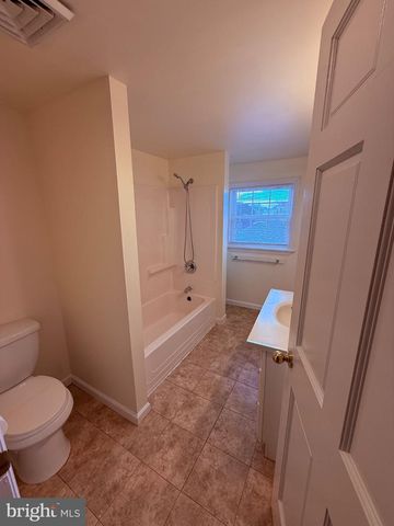 30 E UNION ST, Burlington, NJ 08016