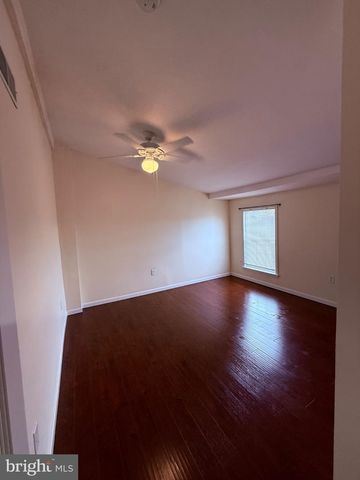 30 E UNION ST, Burlington, NJ 08016