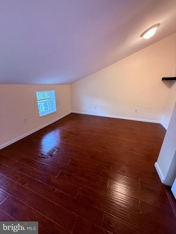 30 E UNION ST, Burlington, NJ 08016
