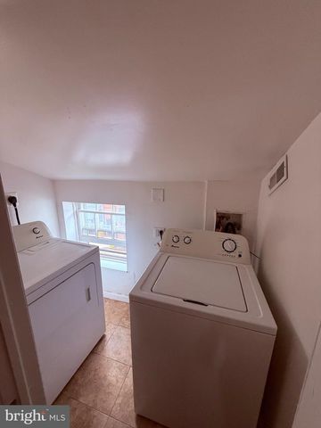 30 E UNION ST, Burlington, NJ 08016