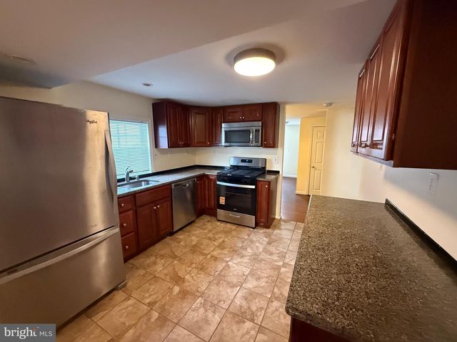 30 E UNION ST, Burlington, NJ 08016