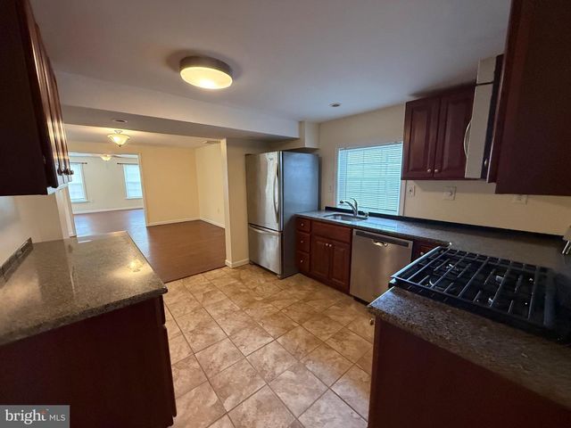 30 E UNION ST, Burlington, NJ 08016