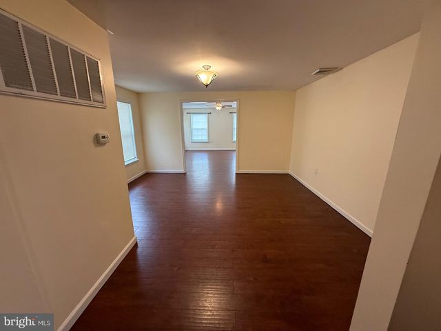 30 E UNION ST, Burlington, NJ 08016