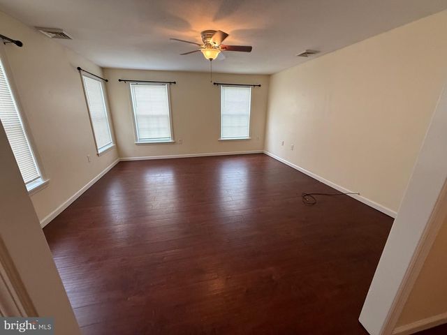 30 E UNION ST, Burlington, NJ 08016