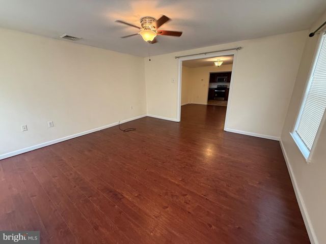 30 E UNION ST, Burlington, NJ 08016
