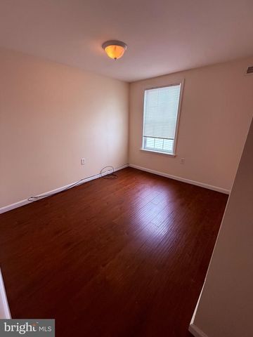 30 E UNION ST, Burlington, NJ 08016