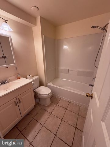 30 E UNION ST, Burlington, NJ 08016