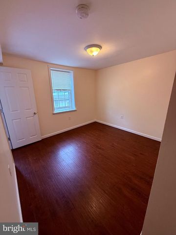 30 E UNION ST, Burlington, NJ 08016
