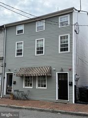 30 E UNION ST, Burlington, NJ 08016
