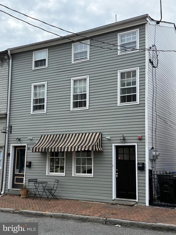 30 E UNION ST, Burlington, NJ 08016