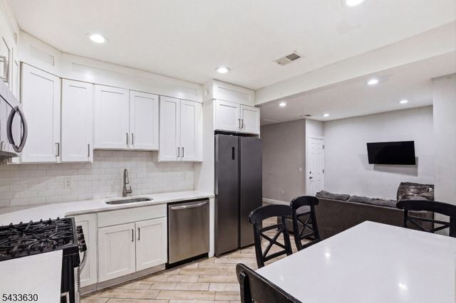 194 Hillside Ave, Newark City, NJ 07108