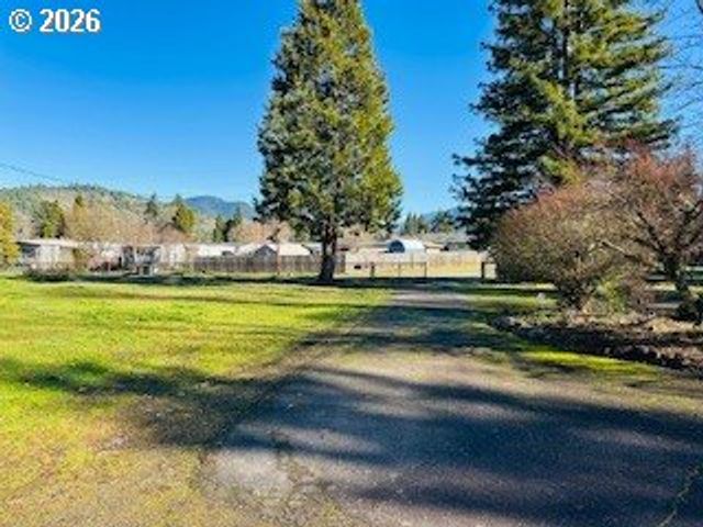 76248 Garden Rd, Oakridge, OR 97463