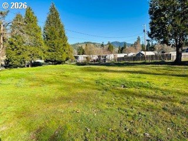 76248 Garden Rd, Oakridge, OR 97463