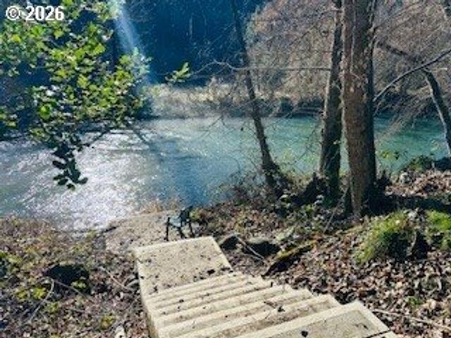 76248 Garden Rd, Oakridge, OR 97463