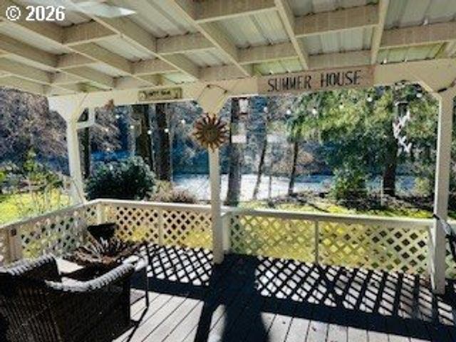 76248 Garden Rd, Oakridge, OR 97463