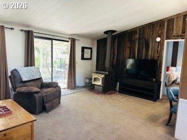 76248 Garden Rd, Oakridge, OR 97463