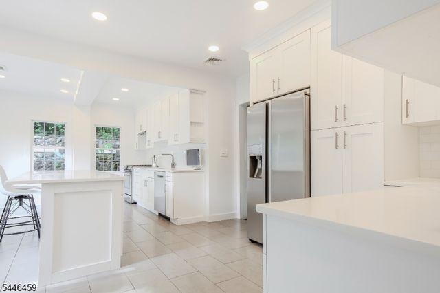 8 Birchwood Rd, North Caldwell Boro, NJ 07006