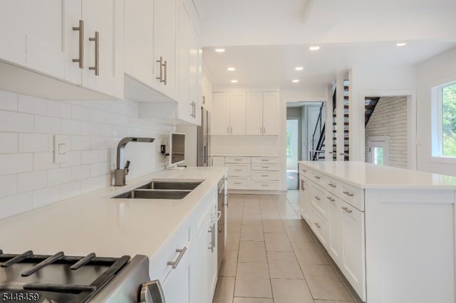 8 Birchwood Rd, North Caldwell Boro, NJ 07006