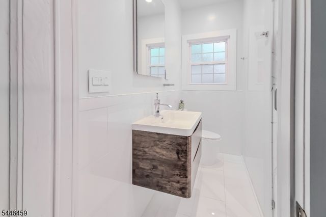 8 Birchwood Rd, North Caldwell Boro, NJ 07006