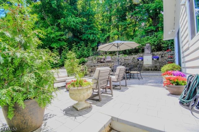 8 Birchwood Rd, North Caldwell Boro, NJ 07006