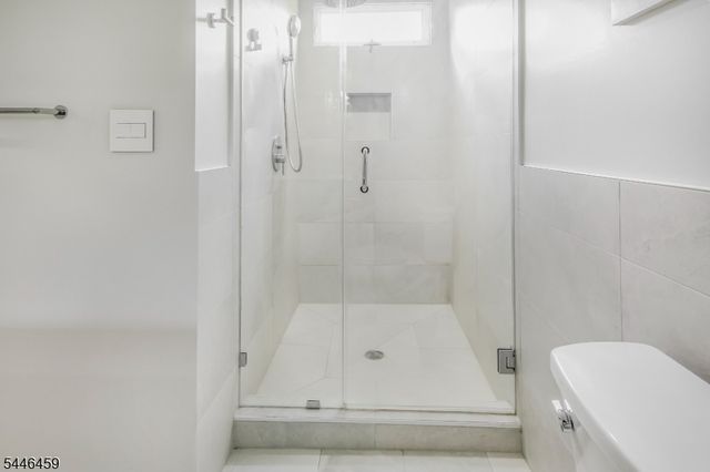 8 Birchwood Rd, North Caldwell Boro, NJ 07006