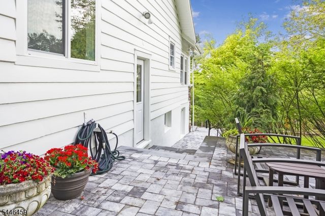 8 Birchwood Rd, North Caldwell Boro, NJ 07006