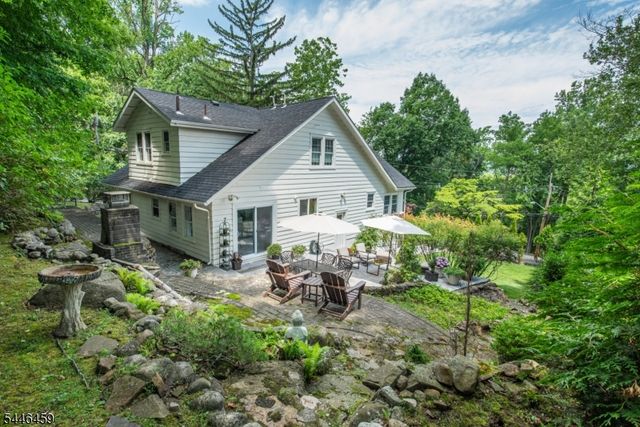 8 Birchwood Rd, North Caldwell Boro, NJ 07006