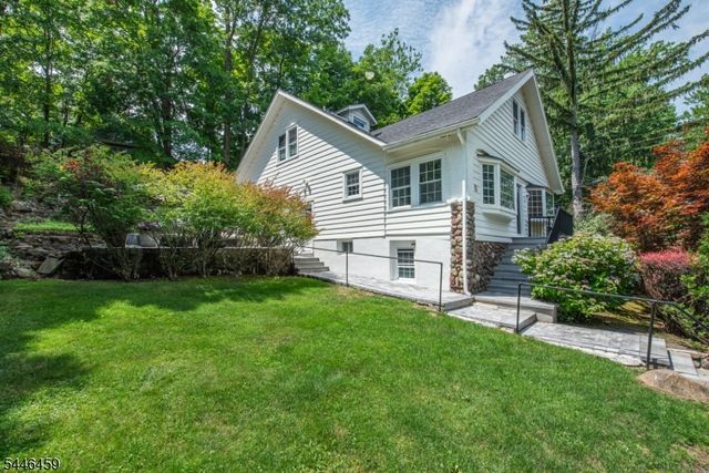 8 Birchwood Rd, North Caldwell Boro, NJ 07006