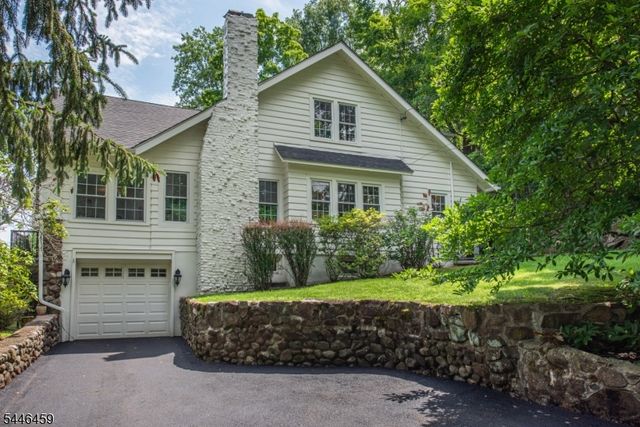 8 Birchwood Rd, North Caldwell Boro, NJ 07006