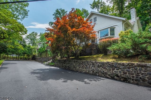 8 Birchwood Rd, North Caldwell Boro, NJ 07006