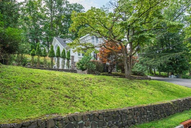 8 Birchwood Rd, North Caldwell Boro, NJ 07006