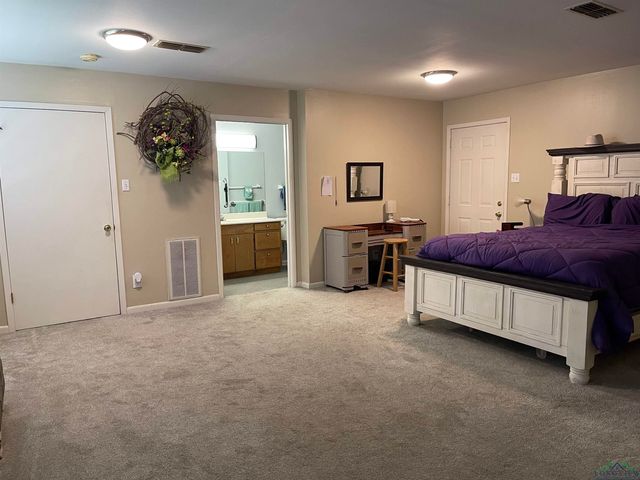 411 E Carolanne Blvd, Marshall, TX 75672