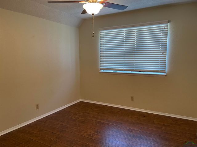 411 E Carolanne Blvd, Marshall, TX 75672
