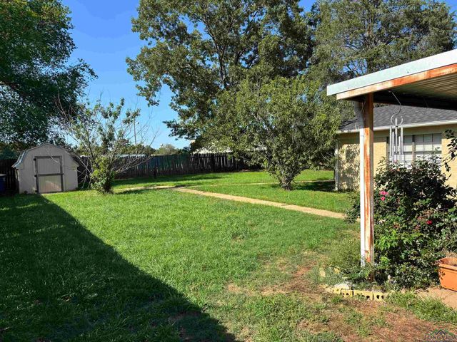 411 E Carolanne Blvd, Marshall, TX 75672