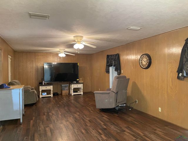 411 E Carolanne Blvd, Marshall, TX 75672