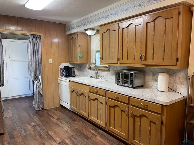 411 E Carolanne Blvd, Marshall, TX 75672
