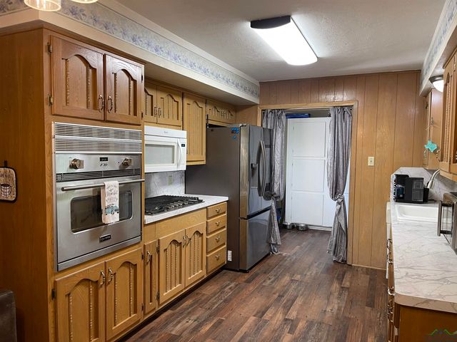 411 E Carolanne Blvd, Marshall, TX 75672