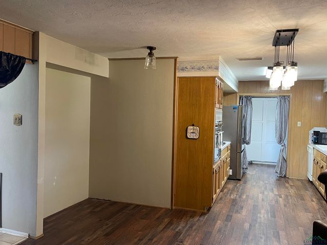 411 E Carolanne Blvd, Marshall, TX 75672