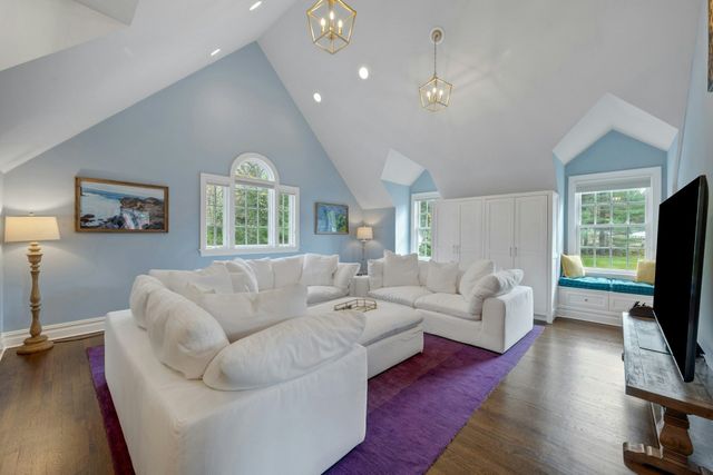 33 Highland Farm Road, Greenwich, CT 06831