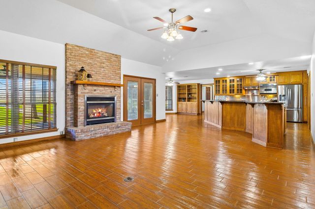 165 Taxiway Drive, Livingston, TX 77351