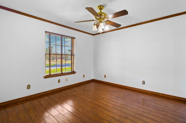 165 Taxiway Drive, Livingston, TX 77351