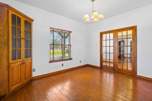 165 Taxiway Drive, Livingston, TX 77351