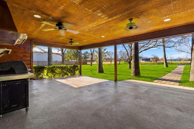 165 Taxiway Drive, Livingston, TX 77351